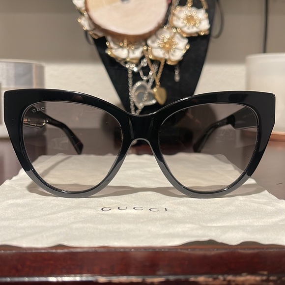 Gucci sunglasses main image 5